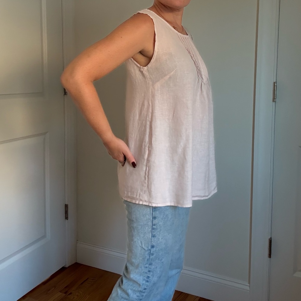 Elegant Sleeveless Blush Linen Sleeveless Top - Picture 5 of 10